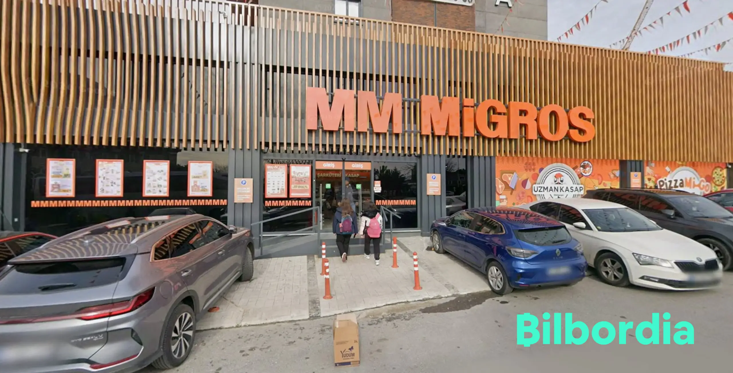 0021 | İstanbul Kocasi̇nan Cd Ataşehi̇r İstanbul MM Mi̇gros Haftalık Dijital Ekran - Image 1